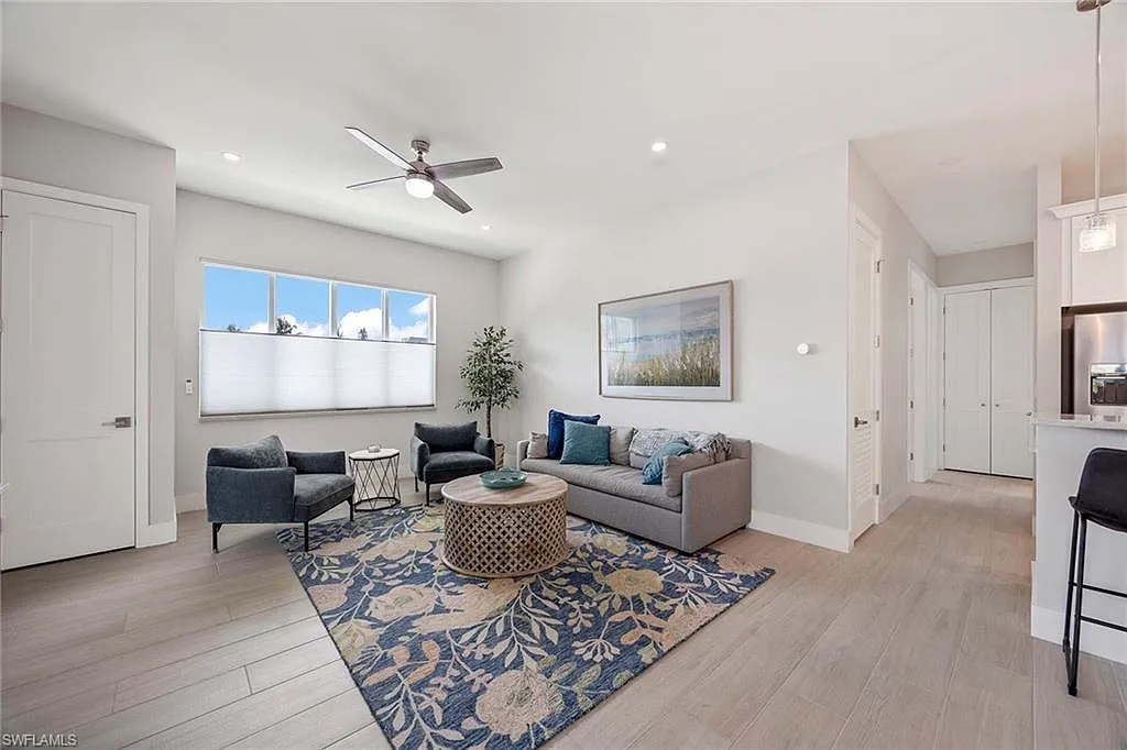 2 bed, 2.0 bath, 975 sqft, $7,000 — Photo 2