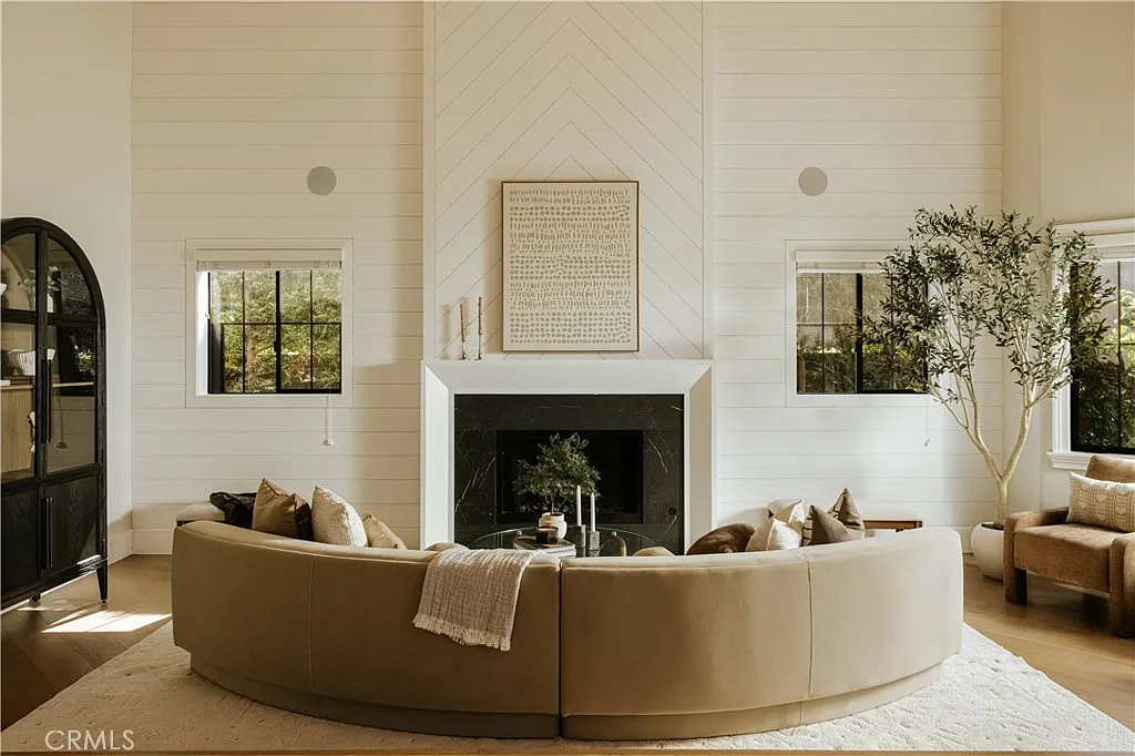 5 bed, 4.5 bath, 3655 sqft, $16,000 — Photo 4