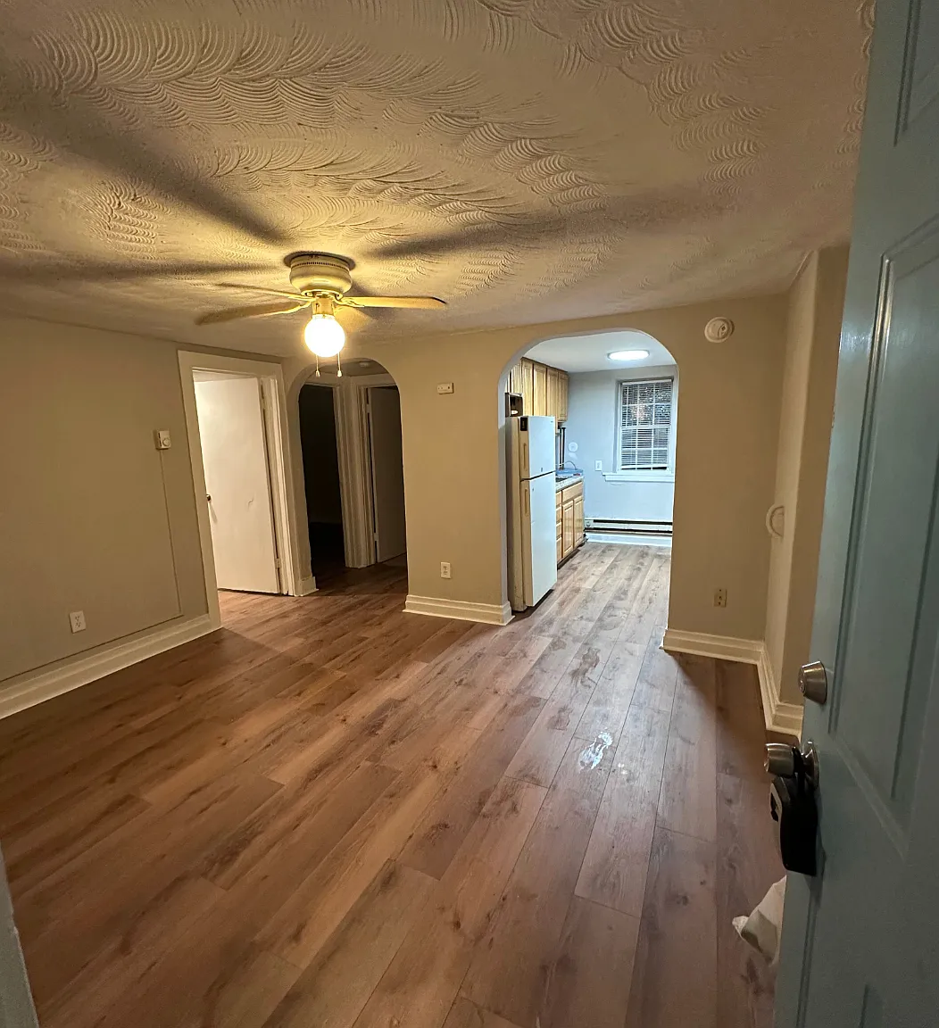 2 bed, 560 sqft, $1,300 — Photo 1