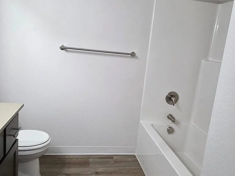 60 Alder Ave — Photo 10