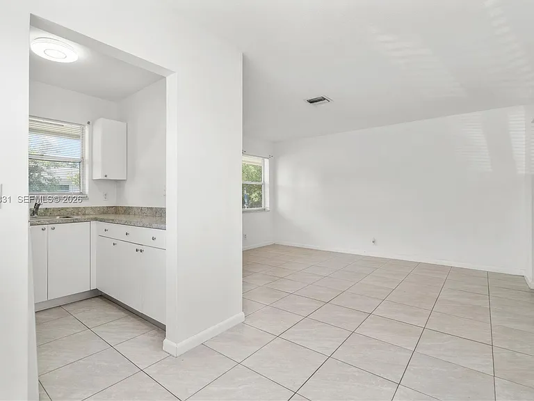 856 SW 10th St #1 — Photo 8