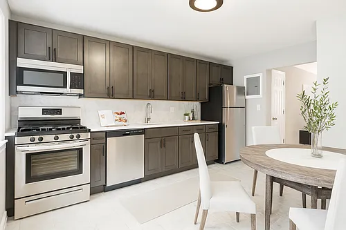 Ross Apartments Photo 1
