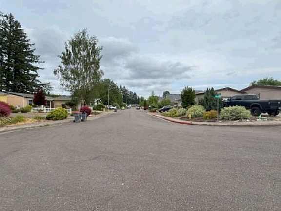 Exterior Neighborhood (street photo)