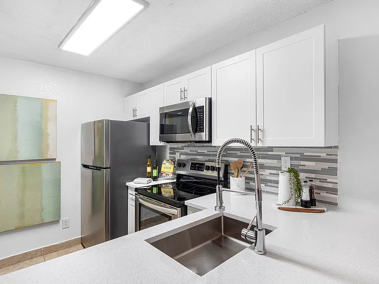 Boca Arbor Club Apartments — Photo 16