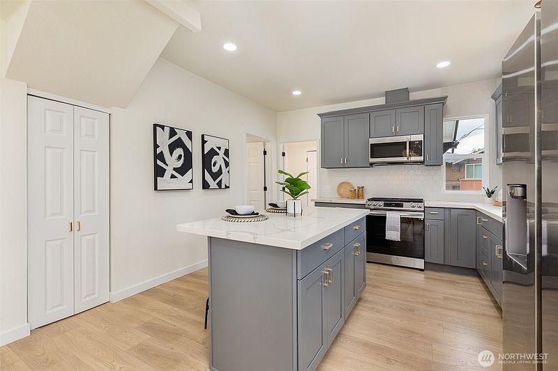 3rd image of 8416 Duncan Avenue S