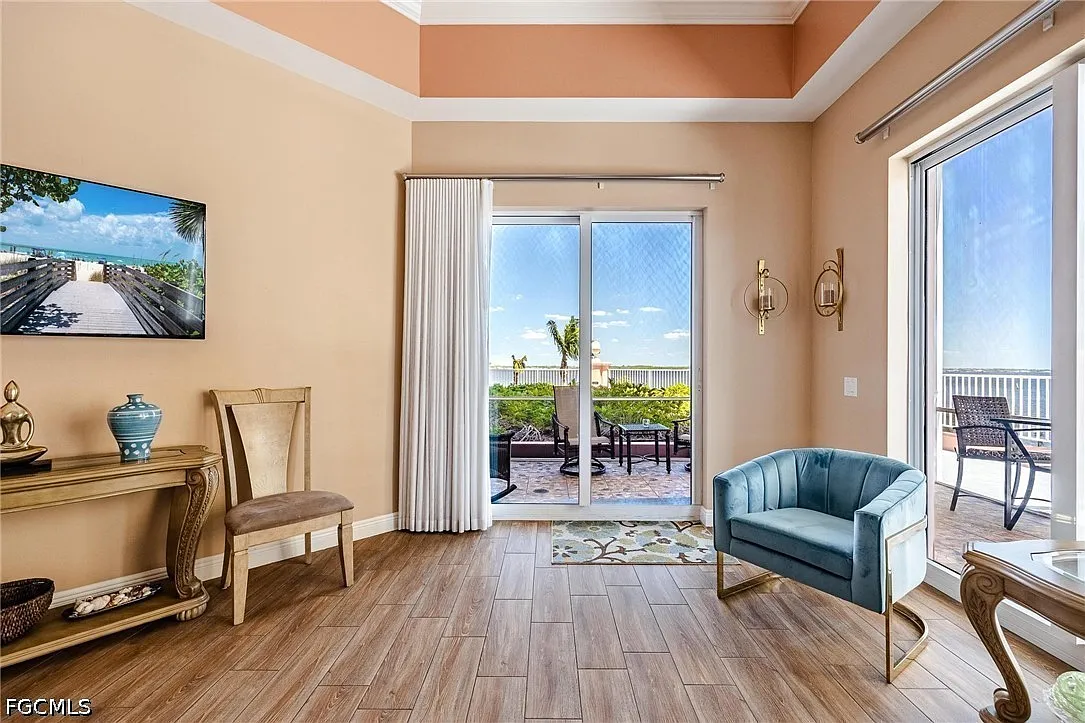 3 bed, 2.0 bath, 1602 sqft, $2,100 — Photo 3
