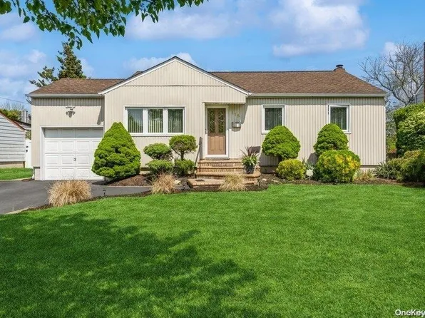 118 Knickerbocker Road W, Plainview, NY 11803