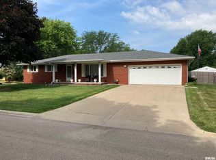 492 Idlewhile Dr, Farmington, IL 61531