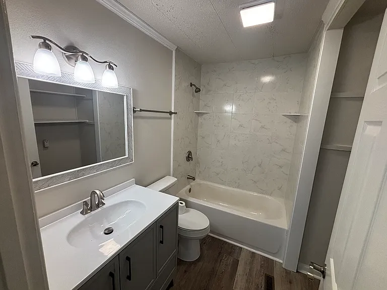 8100 N Claremont Ave — Photo 12