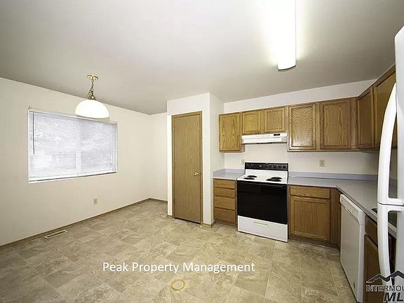 2nd image of 211 W 1st St N #211