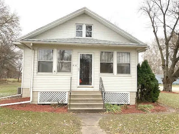 450 1st St, Colona, IL 61241