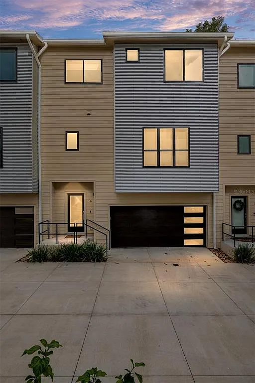 3 bed, 3.5 bath, 2270 sqft, $3,600 — Photo 4