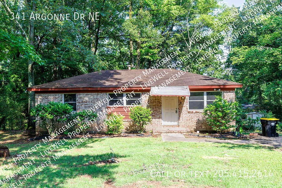3 Bedroom, 1 Bathroom in Center Point — Photo 2