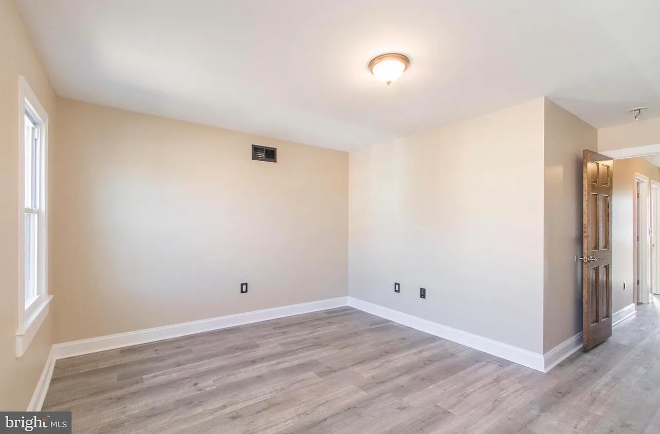 3 bed, 1900 sqft, $2,500 — Photo 4