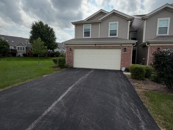 9 Westlake Ct, Cary, IL 60013