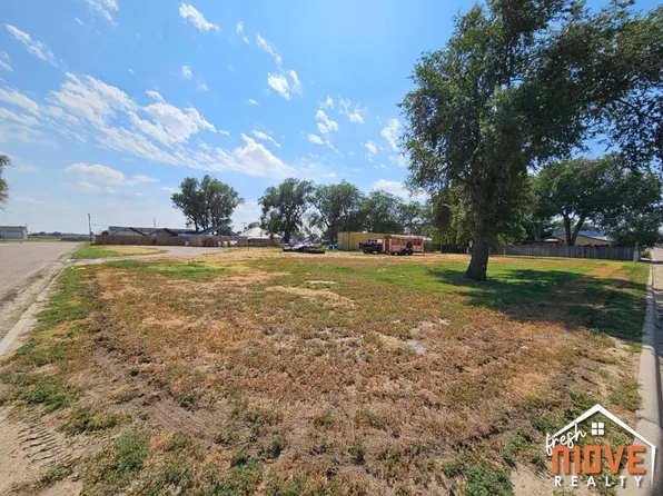 102 N Bentley St, Syracuse, KS 67878