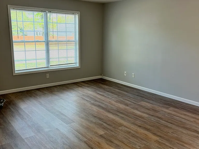 1501 Woodlawn Dr #2 — Photo 3
