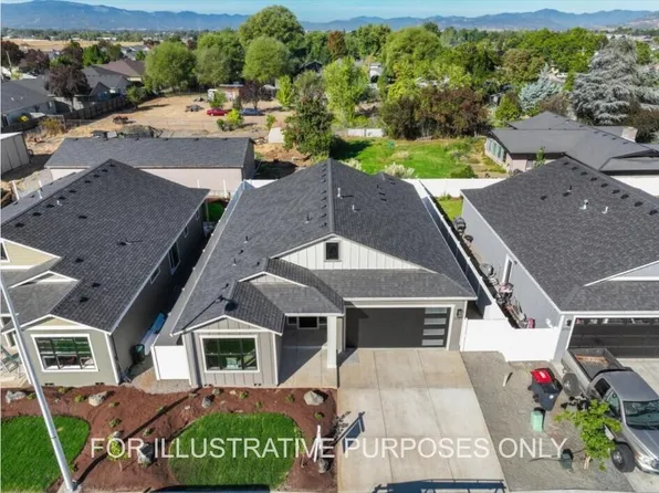 7900 Marcelle Ln, White City, OR 97503