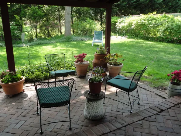 https://photos.zillowstatic.com/fp/298cb20b206cedab1533ff0b9f5836f2-p_e.webp