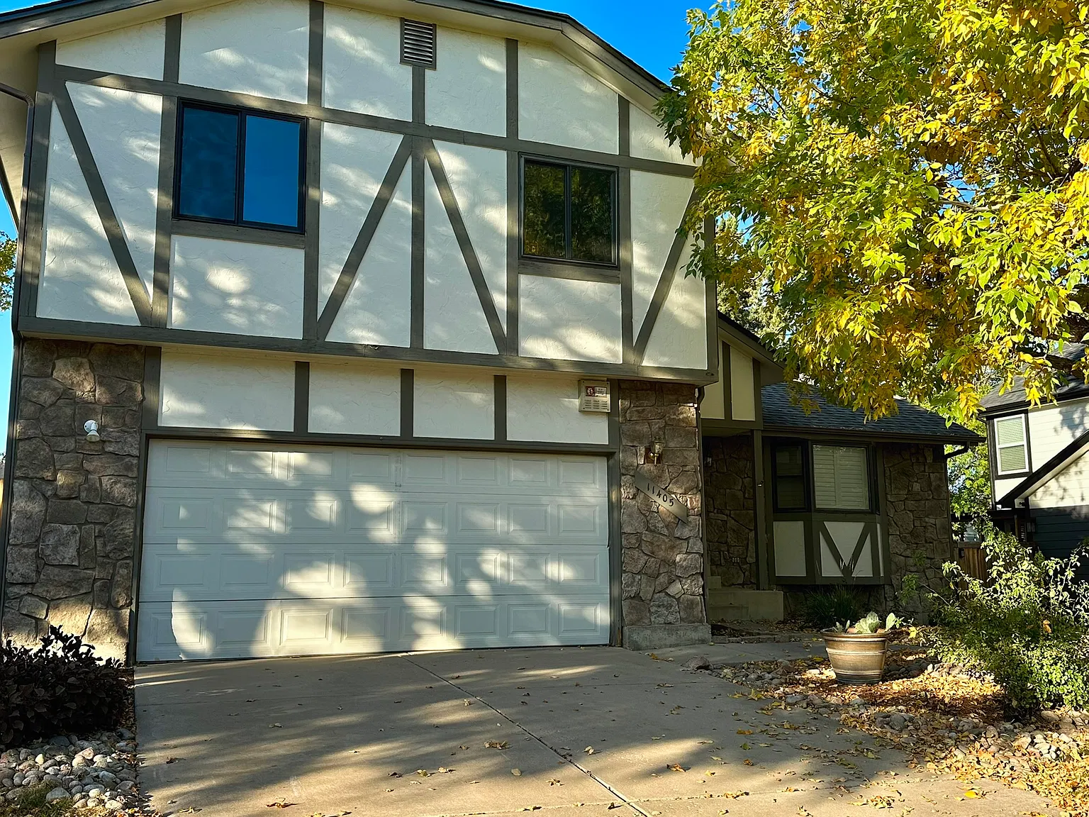 4 bed, 2982 sqft, $2,900 — Photo 2