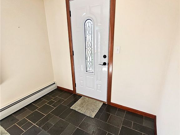 4th image of 71 Lincoln St