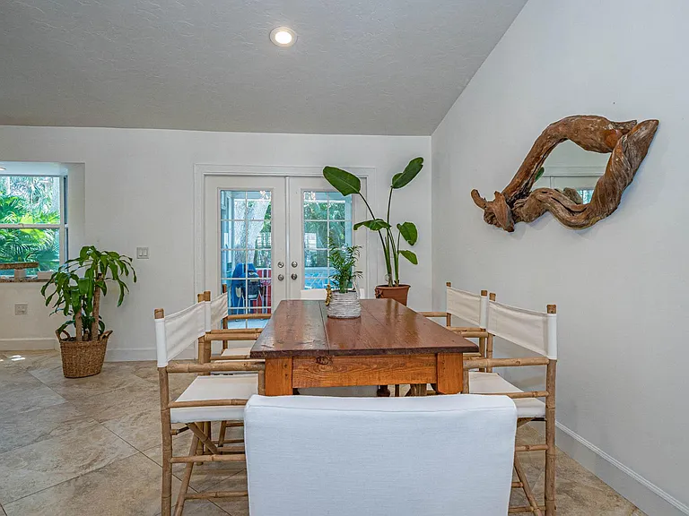 1075 Morningside Dr — Photo 12