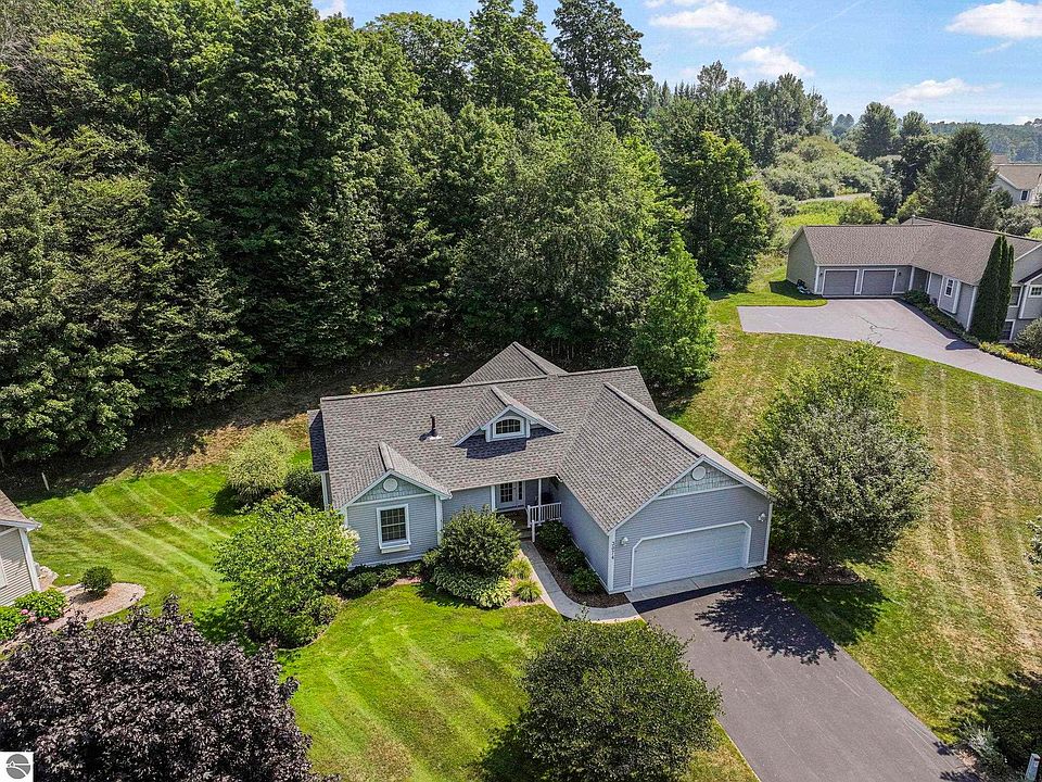 1st image of 3074 Crown Wood Ct