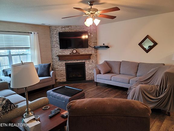 4th image of 824 Old Towne Loop Dr