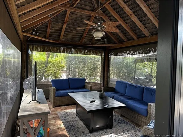 410 NW Chipshot Ln, Port Saint Lucie, FL 34986