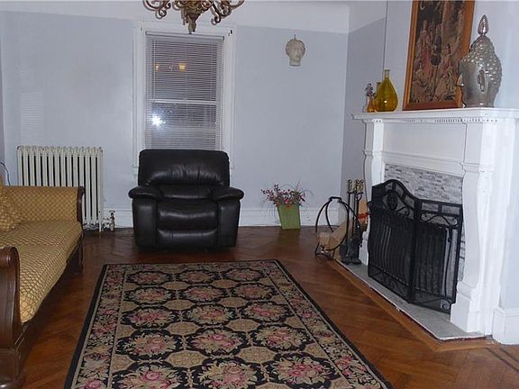 5th image of 31 Clermont Ave
