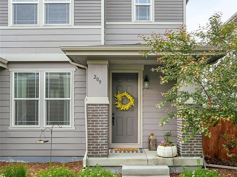 209 W Jamison Ct — Photo 1