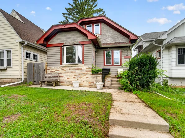 2049 S 72nd St, West Allis, WI 53219
