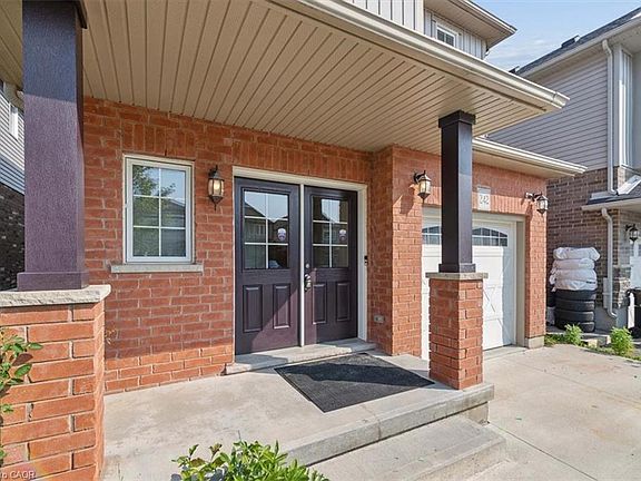 4th image of 242 Moorlands Cres