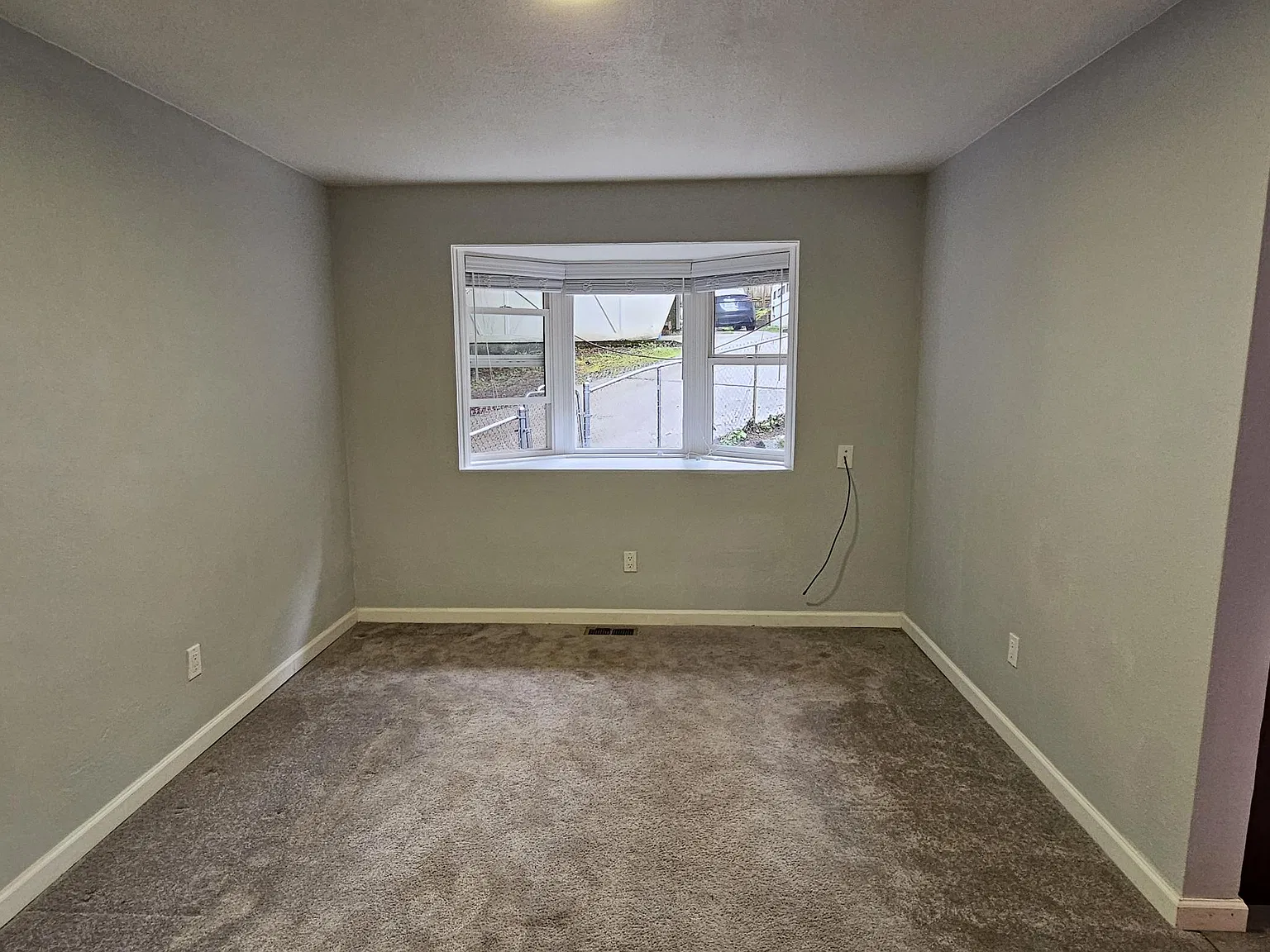 3 bed, 3.5 bath, 3200 sqft, $3,800 — Photo 3