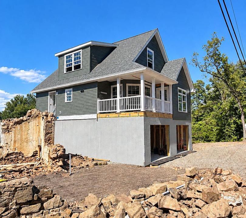 2nd image of 1813 Hill Rd