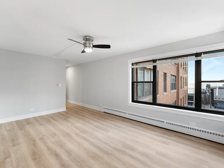 5858.5 N Sheridan Rd #408 — Photo 4