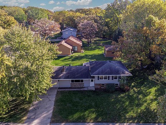 2nd image of 13270 Foliage Ave