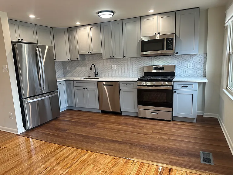 315 Mary St — Photo 2