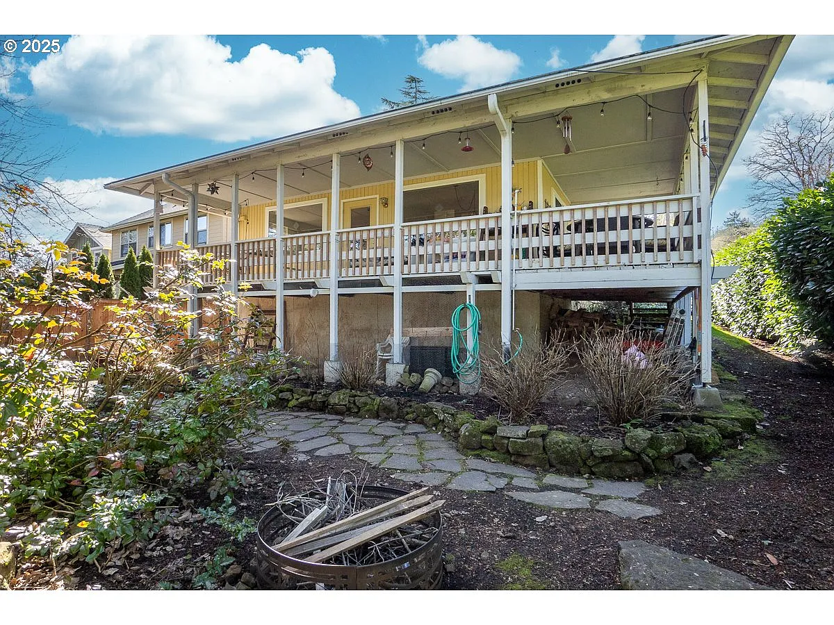 5585 McKillican Ln photo 1