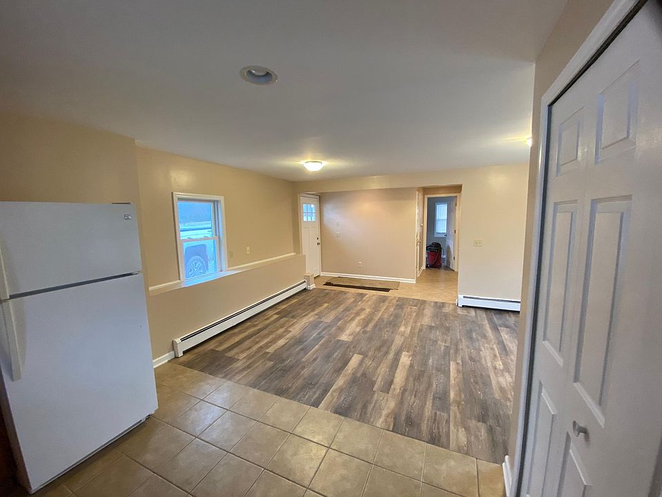 Living room/Entryway/Hallway