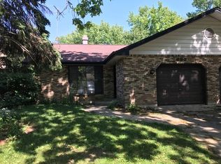 693 Chippewa Dr, Elgin, IL 60120