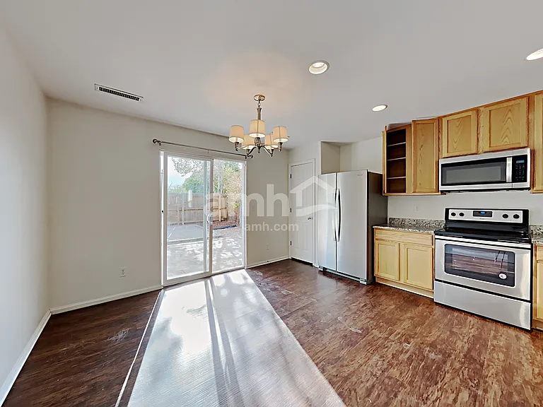 251 Lonewolf Dr — Photo 4