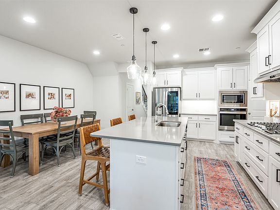 5th image of 2832 Cedar Elm Dr