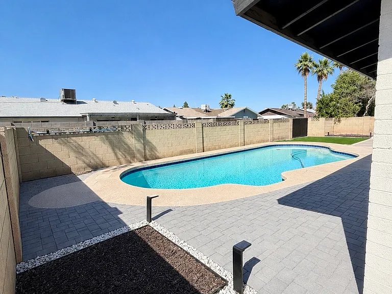1056 E Carter Dr — Photo 41