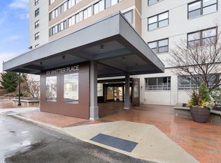 6 Whittier Pl APT 4F, Boston, MA 02114