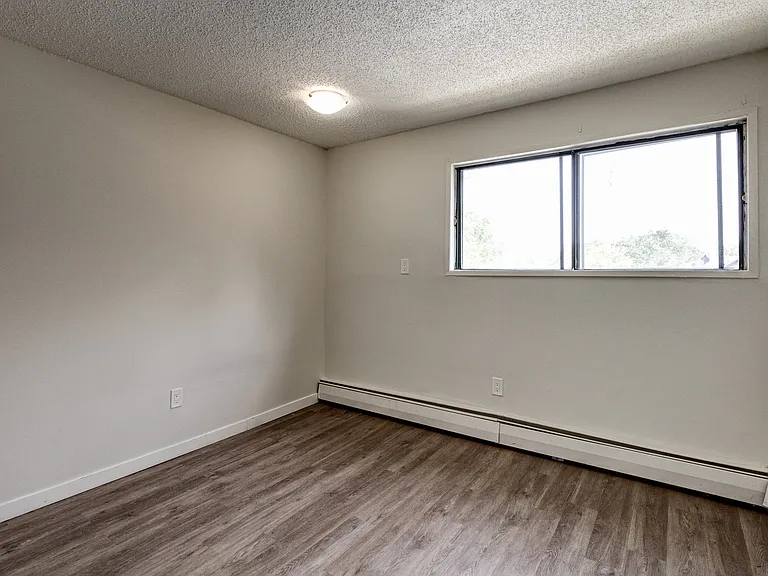 1454 Rae St — Photo 17