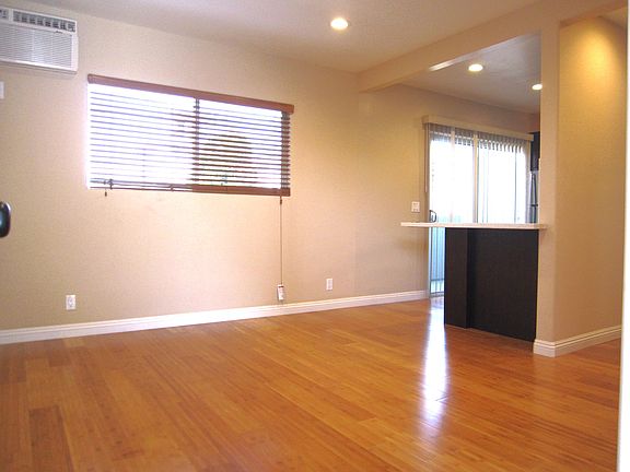 2nd image of 5567 Inglewood Blvd #12
