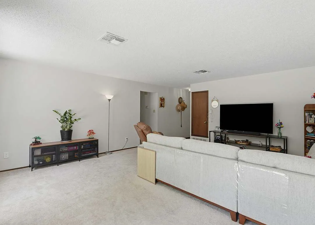 3 bed, 1128 sqft, $1,750 — Photo 1