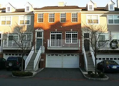12 Swan Ct — Photo 1