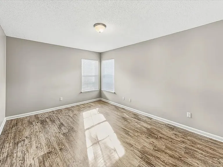 722 Putters Green Way S — Photo 3